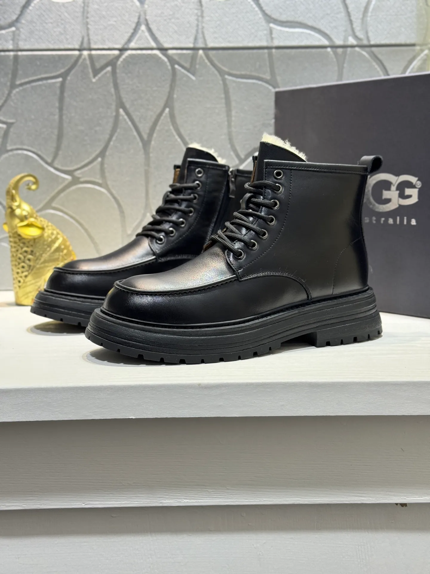 Men's men's shoes 💰660 [New style] 🦥🦥UGG - high-end quality 🔥Australian imported wool 🔥Full fur original single entry and exit counter without pressure, let you feel no replacement 💏The upper is made of first-layer cowhide 'all original Australian wool' Strict men's boots thick wool can be distinguished by the naked eye 💓Real wool keeps warm and does not smell like feet, warms the whole winter ✨Carefully crafted for those who know the goods🔥Size: 38-44 (45 customized